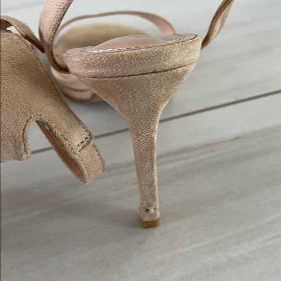 Cream heels 2 1/2inches. Lace up - Picture 6 of 6